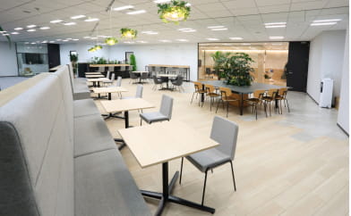 アクシアカンパニーのオフィス内ラウンジスペース